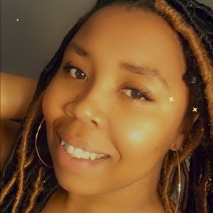 Meet your Posher, Desiree